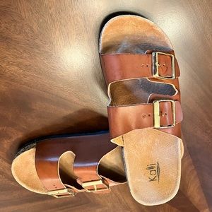 KALLI SLIDES    SIZE: 7    COLOR: SADDLE RUSTIC LOOKING W/ DOUBLE BUCKLE STRAPS